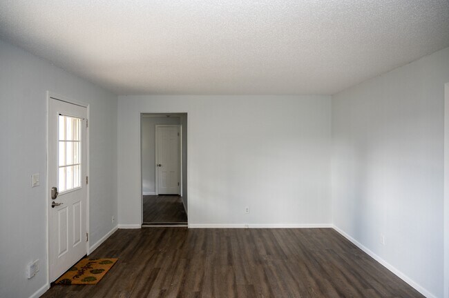 Photo - 3244 Marion Rd SE