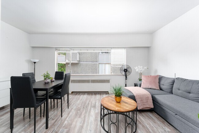 Building Photo - 1540 Haro St Unit 204