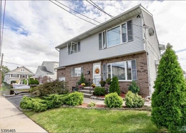 Building Photo - 128 Lee St Unit 1