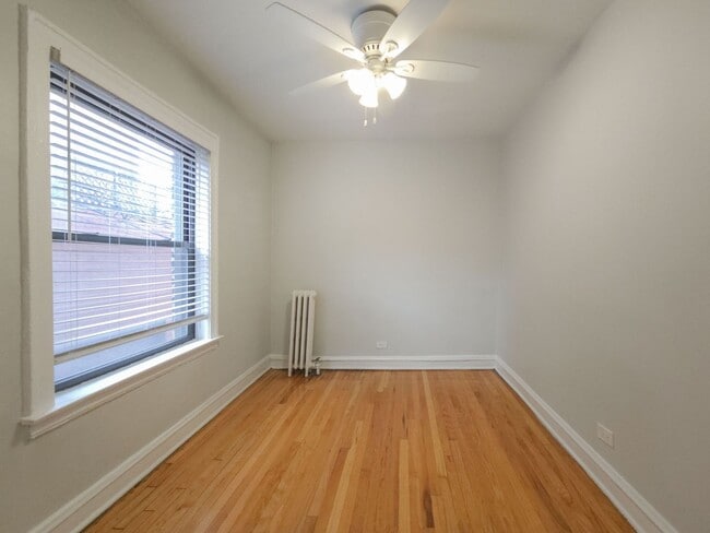 Photo - 2342 W School St Unit 1F