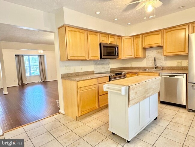 Photo - 105 Staunton Ct