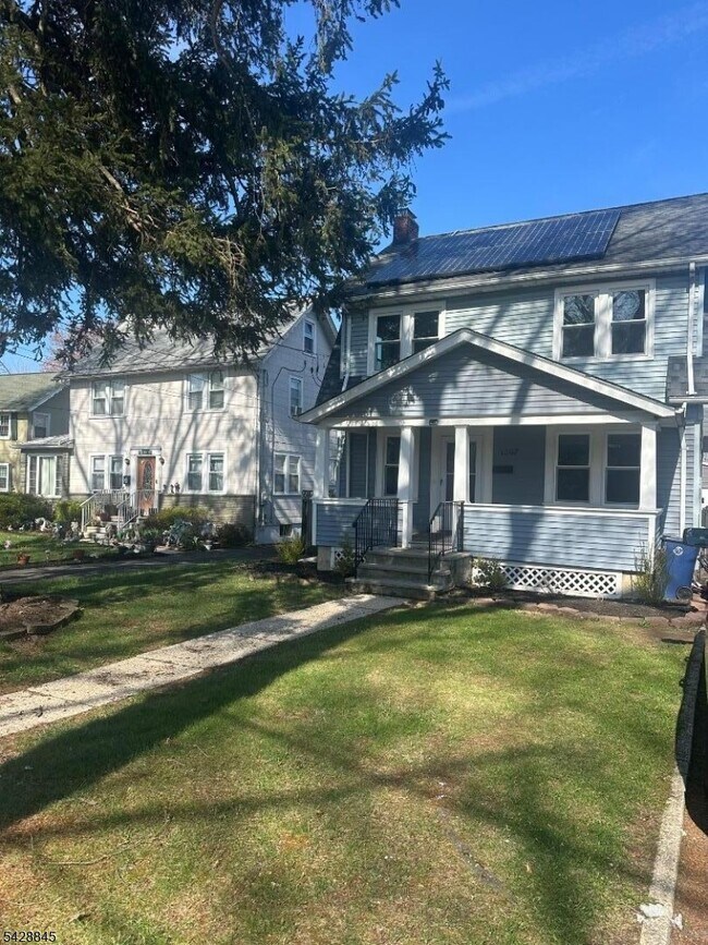 Photo - 1367 E 7th St