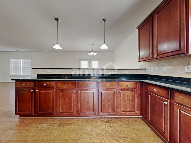 Photo - 10 Oakville Ct