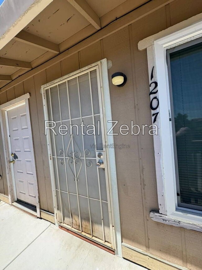 Building Photo - 1207 Kelso St
