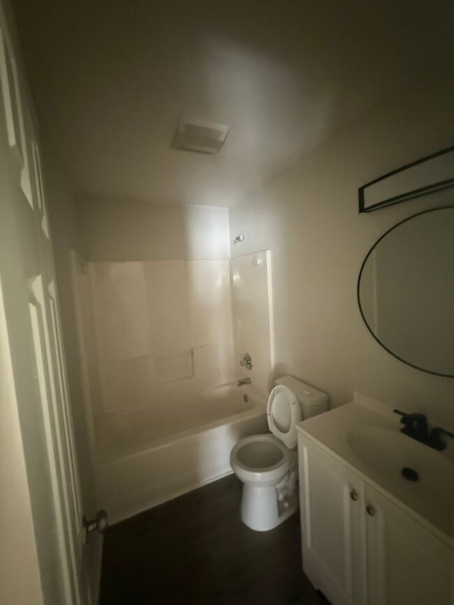 Photo - 814 Robinson St