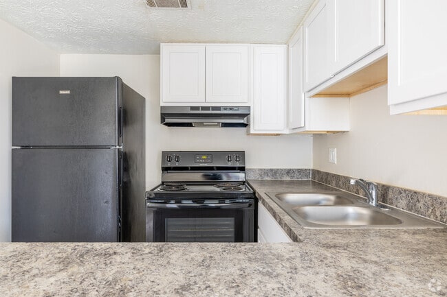 1BR, 1BA - 675SF - Kitchen - Grand Oaks