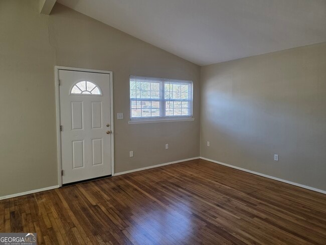 Photo - 407 W 9th St