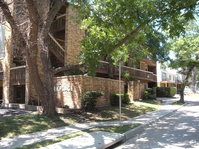Building Photo - PRE-LEASE 2025/2026: Excellent Roommate Fl... Rental
