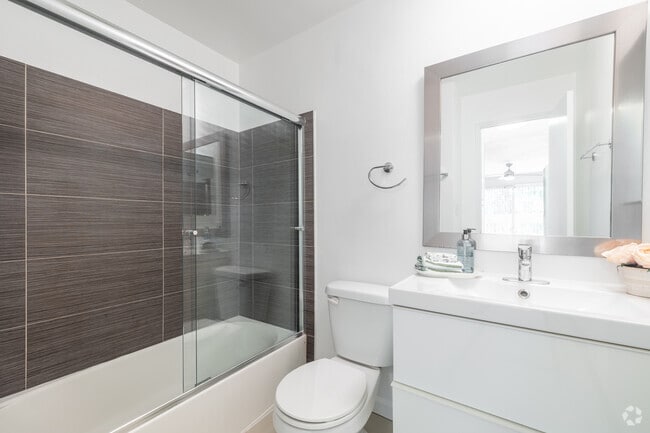 2BR, 2BA - 1,200SF - Bathroom