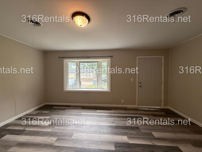 Photo - $1200 - NEWLY REMODELED 4 bedroom / 1 bathroom - Single Family Home