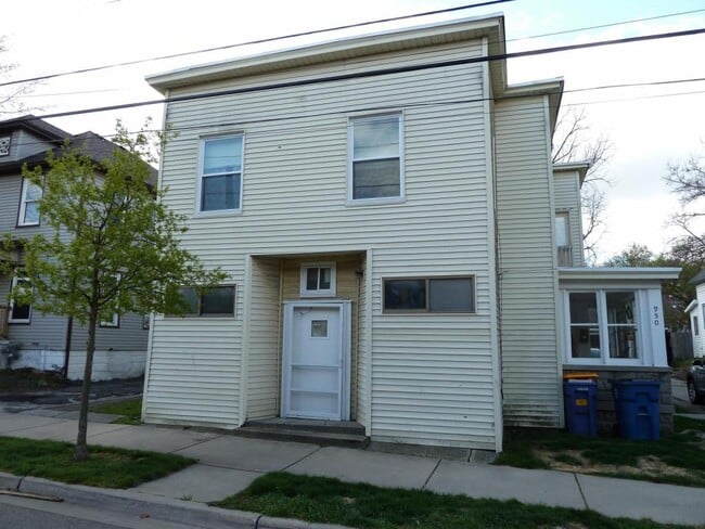 Building Photo - 950 Baxter St SE