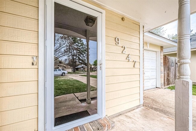 Photo - 9247 Autumnsong Dr