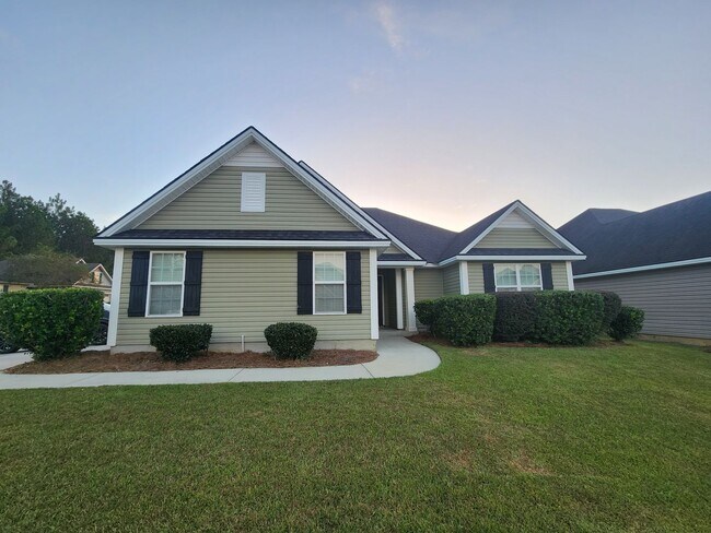 Charming 3-Bedroom Home with Modern Amenit... - Charming 3-Bedroom Home with Modern Amenit...