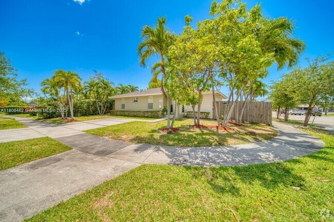 Building Photo - 11492 SW 190th Terrace Rd Rental