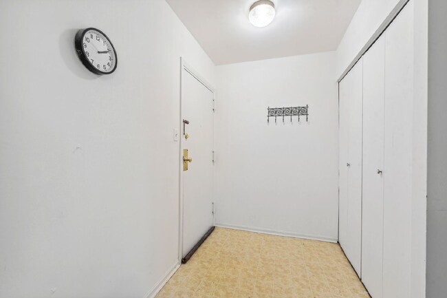 Check out this delightful 1 bed and 1 bath condo For Rent in a prime Fairfax location!