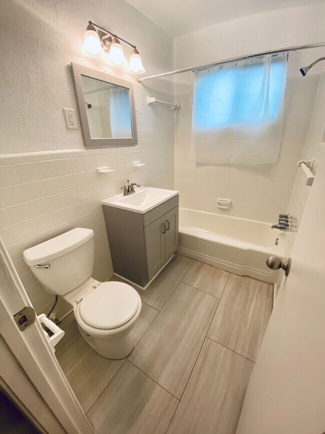 Photo - 1570 Memorial Drive