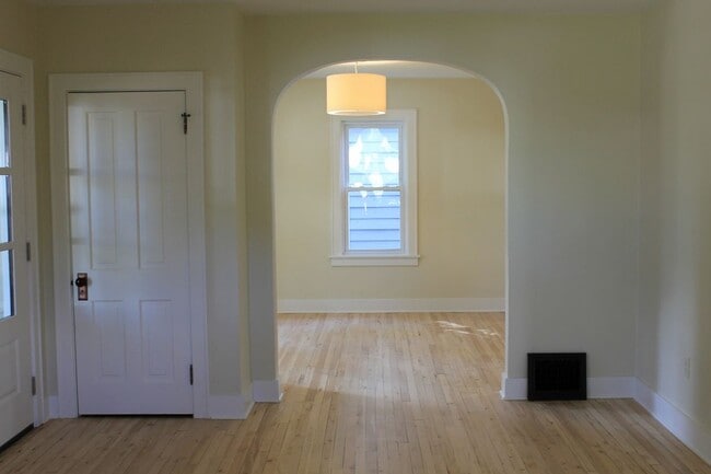 Photo - 113 1st St NW