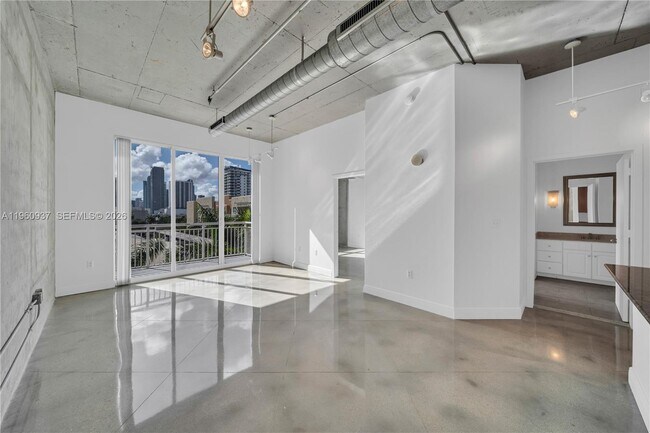 Building Photo - 2001 S Biscayne Blvd Unit 2605