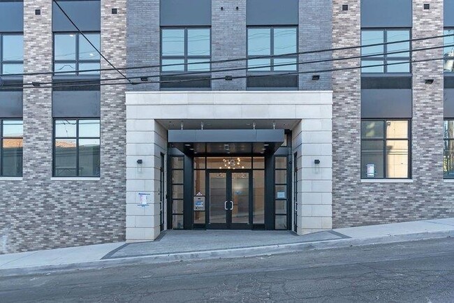 Building Photo - 119 Peter St Unit 302