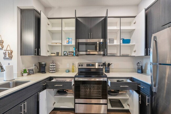 Photo - 711 W Broadway Rd Unidad SI ID1366975P