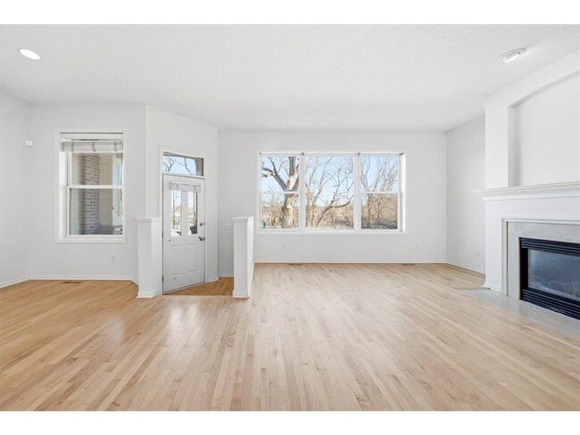 Photo - 325 W River Pkwy