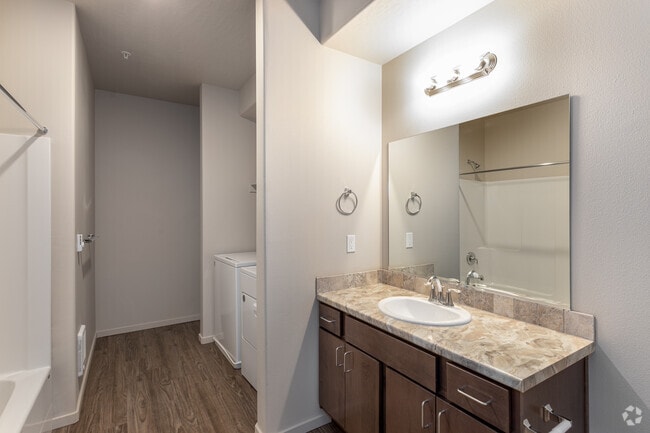 2BR, 1BA - 843SF - The Villas at Carrington
