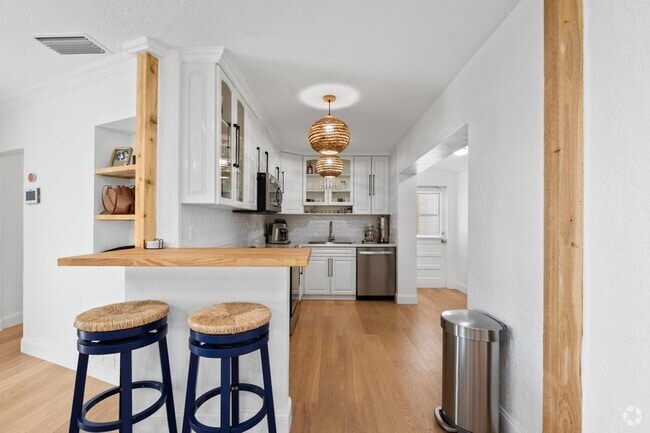 Building Photo - 1517 NW 12th Ave Rental