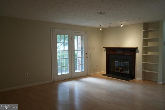 Building Photo - 18704 Caledonia Ct Unit C