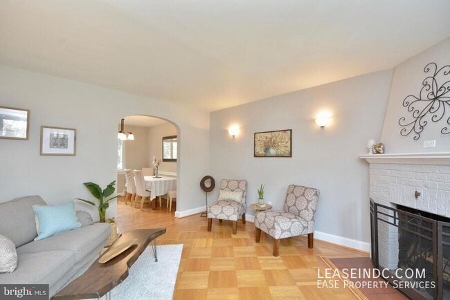 Photo - 704 Devon Pl