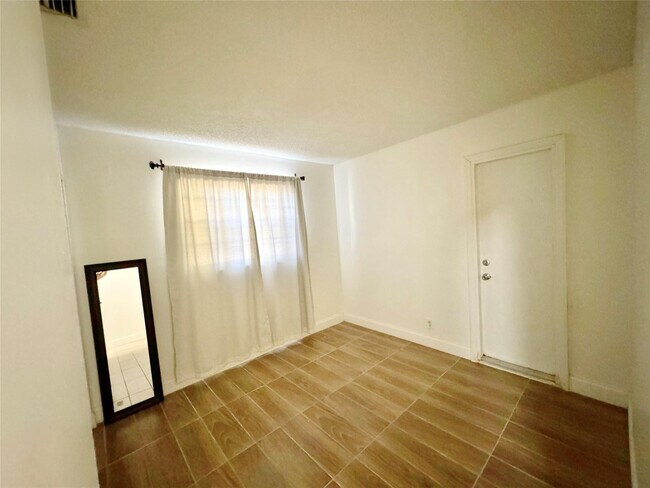 Photo - 704 NW 3rd Ave