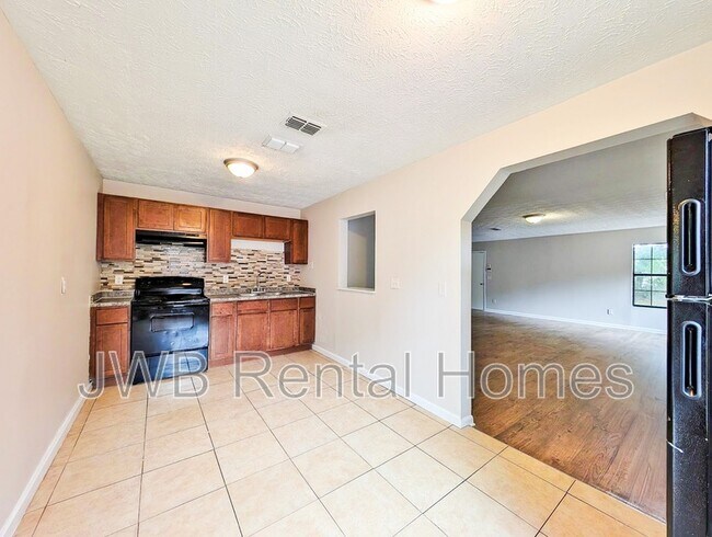 Photo - 4840 Amos St