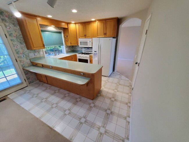 Photo - 1049 Yorkshire Ct SE