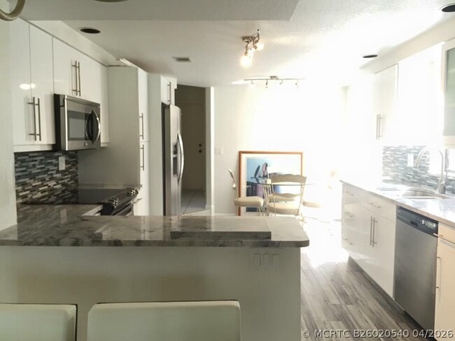 Building Photo - 7770 La Mirada Dr