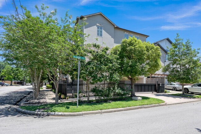 Photo - 2101 Elmen St