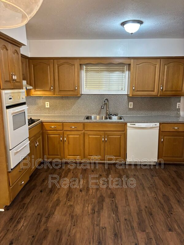 Photo - 5410 Kennedy St