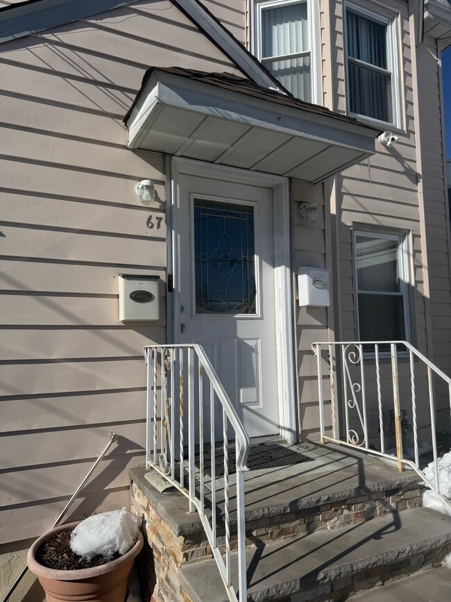 Building Photo - 67 Humboldt St Unit One