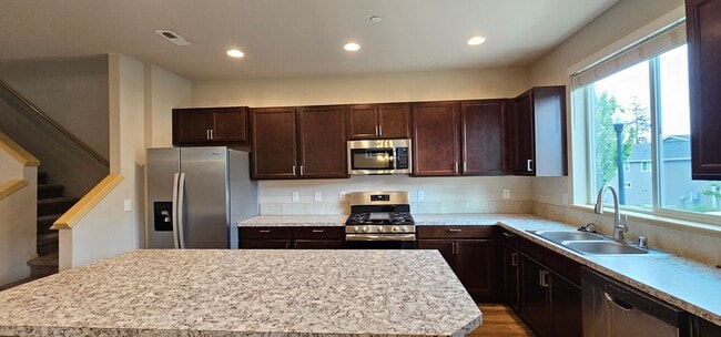 Photo - 1044 Magnuson Way