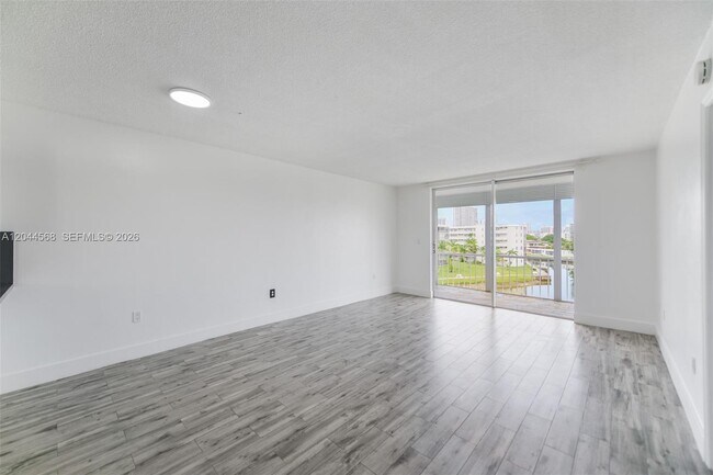 Photo - 2851 Leonard Dr Unidad J505