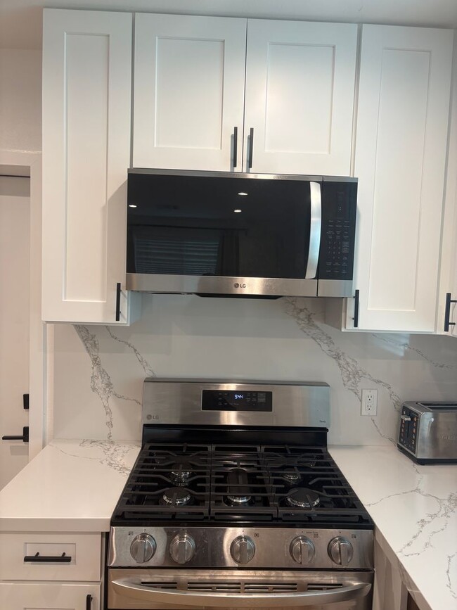 Photo - Charming Furnished 1 bedroom/1 bathroom near Laguna Lake.