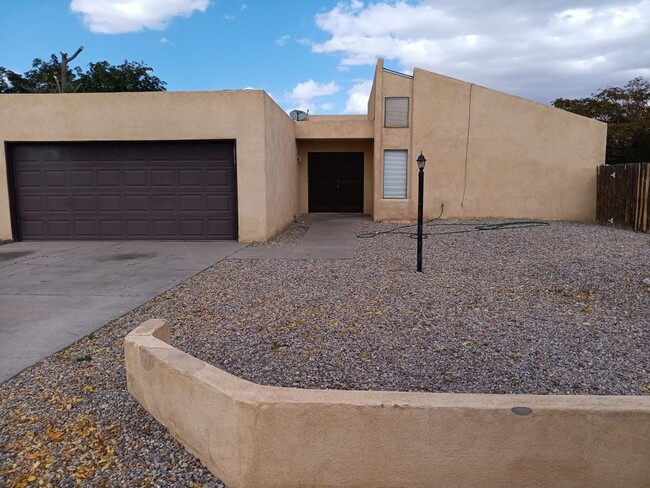 Charming 4-bedroom, 2-bathroom! Showings c... - Charming 4-bedroom, 2-bathroom! Showings c... Casa