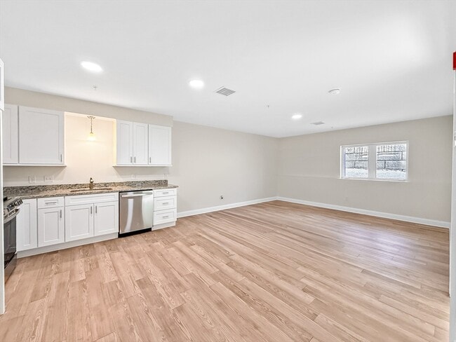 Photo - 10 Franklin Ave Unit G20