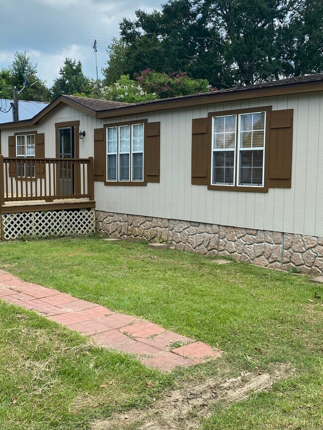Front yard with porch - 204 Romero St