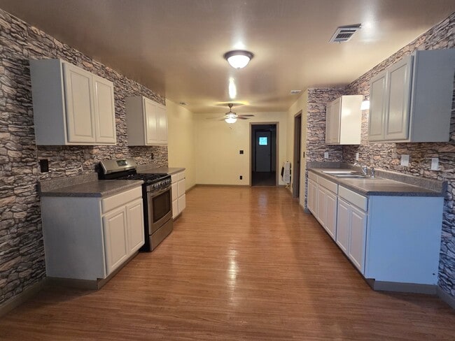 Building Photo - 113 E Central Ave Unit 3