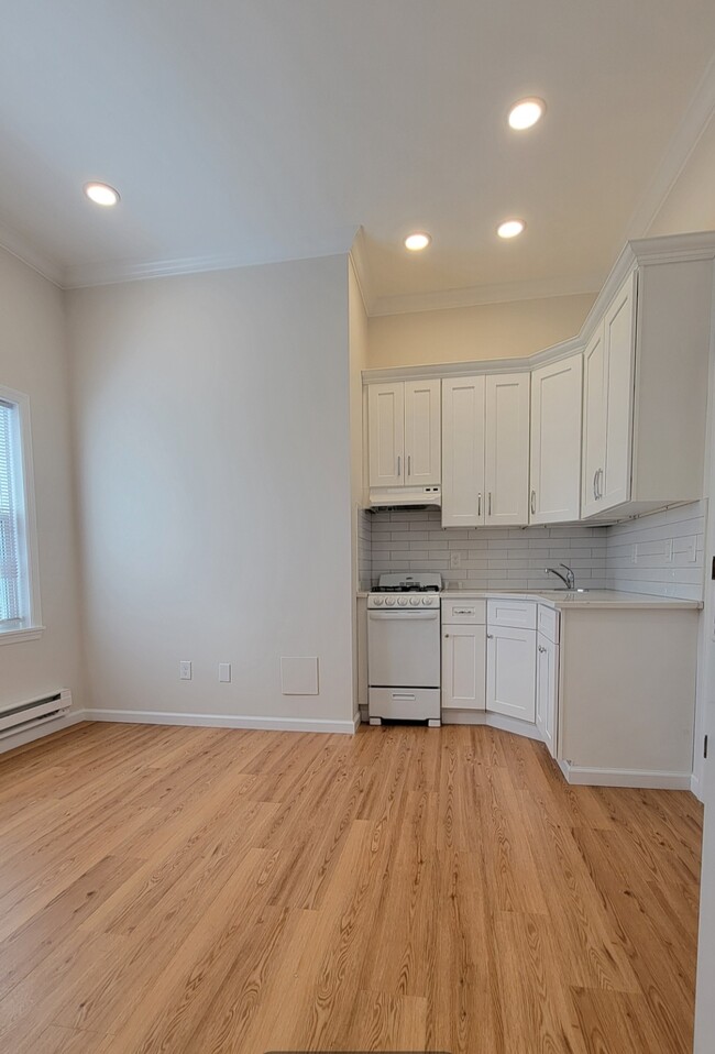 Building Photo - 29 S Adelaide Ave Rental