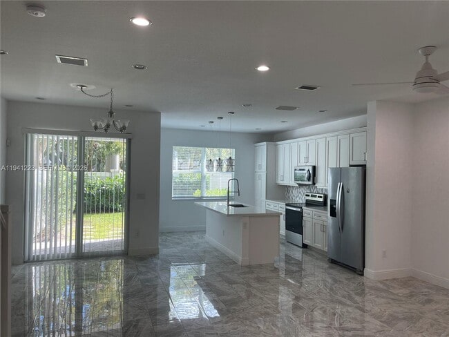 Photo - 592 Parsons Wy