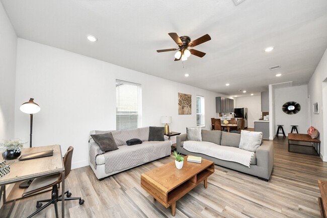 Photo - 6917 Rook Blvd