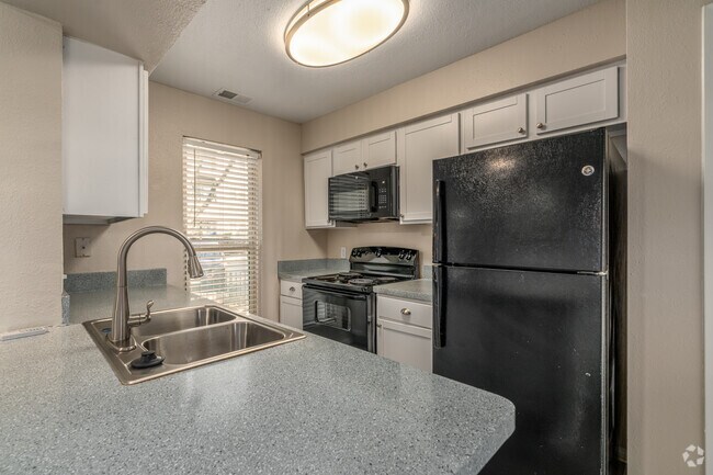 2BR, 2BA - 1080SF - Kitchen