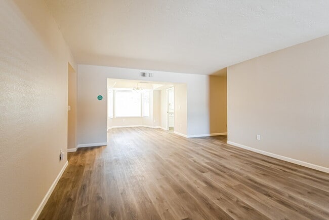 Photo - 301 E Keogh Dr