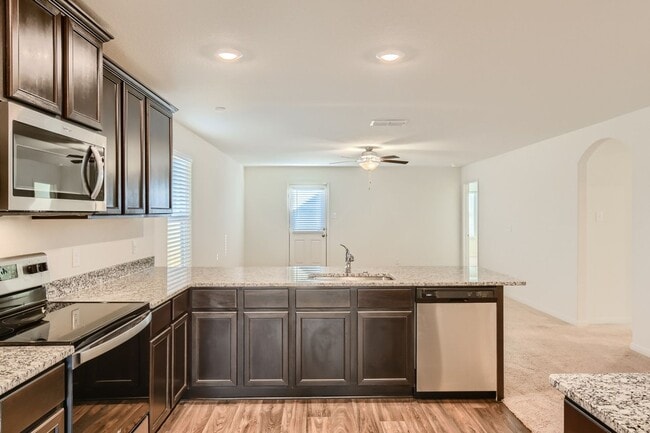 Photo - 3 bedroom for rent on the far West Side!