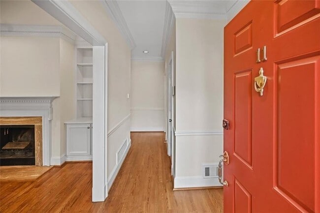 Photo - 11 Paces W Dr NW